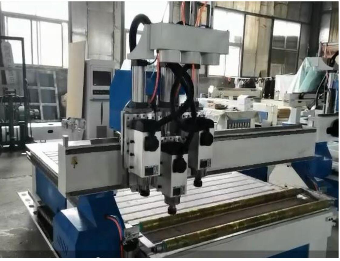 راوتر CNC مقاس 1325 بثلاثة رؤوس